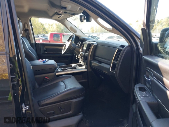 2018 Ram 1500 Sport z VIN 1C6RR7MT0JS174934, wystawiony jako IAAI lot #40564822 z przebiegiem 77 304 mil mil oraz . Historia ofert i sprzedaży dostępna na DreamBid. Obrazek 5.