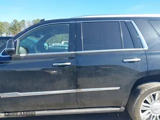 2016 Cadillac Escalade Platinum with VIN 1GYS4DKJ3GR217116, listed as a IAAI auction lot 41679348 with 122,811 mi miles. Bid and sale history available at carsss.com. Image 14.