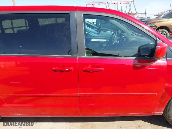 2014 Dodge Grand Caravan R/T with VIN 2C4RDGEG8ER214581, listed as a IAAI auction lot 41680121 with 215,045 mi miles. Bid and sale history available at carsss.com. Image 13.