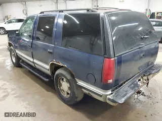 1997 Chevrolet Tahoe with VIN 1GNEK13RXVJ386600, listed as a IAAI auction lot 41917523 with 286,395 mi miles. Bid and sale history available at carsss.com. Image 3.