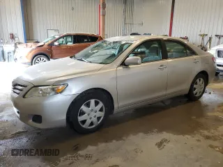 2010 Toyota Camry z VIN 4T1BF3EK9AU009577, wystawiony jako Copart lot #57699745 z przebiegiem 201 492 mil mil oraz Czysty tytuł • Clean title. Historia ofert i sprzedaży dostępna na DreamBid. Obrazek 1.