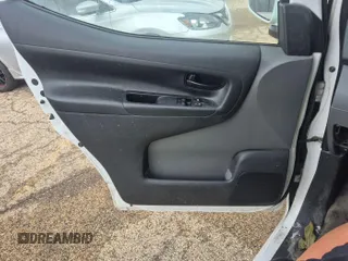 2021 Nissan NV200 SV z VIN 3N6CM0KN2MK702911, wystawiony jako IAAI lot #42785494 z przebiegiem 149 796 mil mil oraz . Historia ofert i sprzedaży dostępna na DreamBid. Obrazek 39.