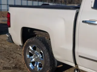 2015 Chevrolet Silverado 1500 LT with VIN 3GCUKREHXFG460818, listed as a IAAI auction lot 41491758 with 211,704 mi miles. Bid and sale history available at carsss.com. Image 17.