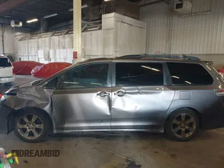 2011 Toyota Sienna SE with VIN 5TDXK3DC7BS034516, listed as a IAAI auction lot 41539955 with 209,309 mi miles. Bid and sale history available at carsss.com. Image 14.