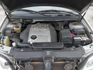 2004 Kia Sedona LX with VIN KNDUP131946545303, listed as a IAAI auction lot 41714164 with 1 mi miles. Bid and sale history available at carsss.com. Image 10.