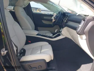 2025 Volvo XC40 Ultimate Dark Theme with VIN YV4L12UM1S2518271, listed as a IAAI auction lot 41688129 with NaN miles. Bid and sale history available at carsss.com. Image 5.
