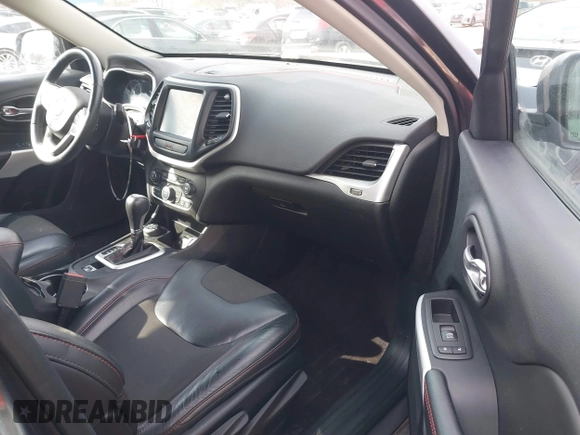 2017 Jeep Cherokee Trailhawk z VIN 1C4PJMBS0HW649422, wystawiony jako IAAI lot #41696815 z przebiegiem 62 185 mil mil oraz . Historia ofert i sprzedaży dostępna na DreamBid. Obrazek 5.