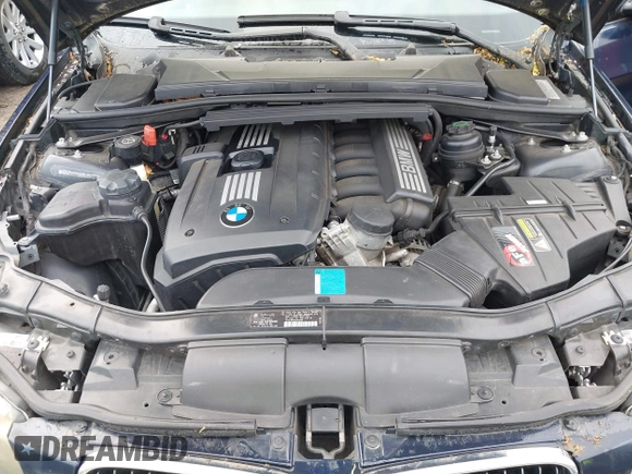 2009 BMW 3 Series 328i with VIN WBAPH77589NL82437, listed as a IAAI auction lot 42035078 with 226,583 mi miles. Bid and sale history available at carsss.com. Image 10.