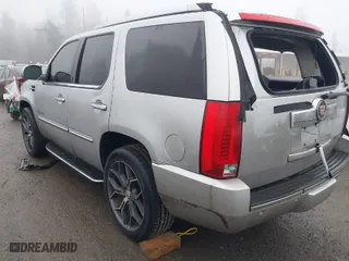 2013 Cadillac Escalade Luxury with VIN 1GYS4BEF3DR201649, listed as a IAAI auction lot 41357511 with 158,665 mi miles. Bid and sale history available at carsss.com. Image 3.