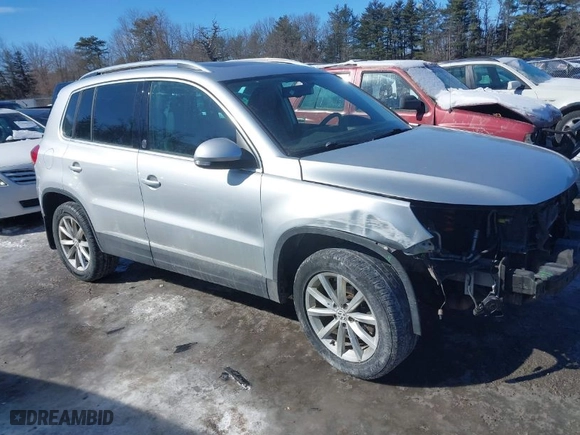 2017 Volkswagen Tiguan Wolfsburg Edition with VIN WVGSV7AX6HK031070, listed as a IAAI auction lot 41621220 with 138,048 mi miles. Bid and sale history available at carsss.com. Image 13.