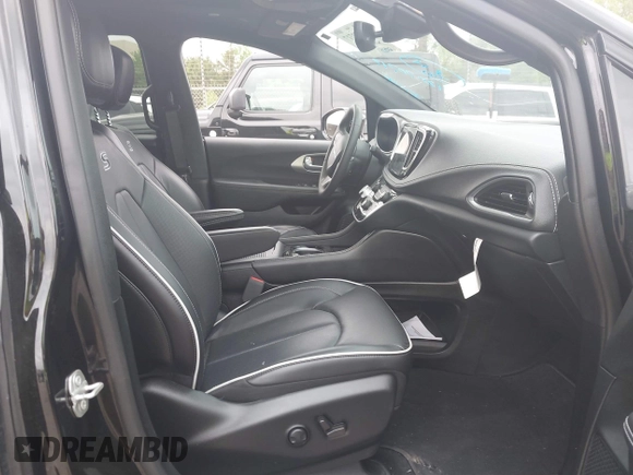 2024 Chrysler Pacifica Limited with VIN 2C4RC3GG1RR134781, listed as a IAAI auction lot 42070717 with 60,533 mi miles and . Bid and sale history available at DreamBid. Image 5.