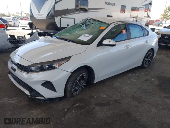 2022 Kia Forte LXS z VIN 3KPF24AD2NE425361, wystawiony jako IAAI lot #42004084 z przebiegiem 61 465 mil mil oraz . Historia ofert i sprzedaży dostępna na DreamBid. Obrazek 17.