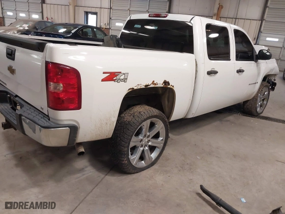 2007 Chevrolet Silverado 1500 LT w/1LT with VIN 3GCEK13M87G511191, listed as a IAAI auction lot 41370943 with 239,378 mi miles. Bid and sale history available at carsss.com. Image 4.