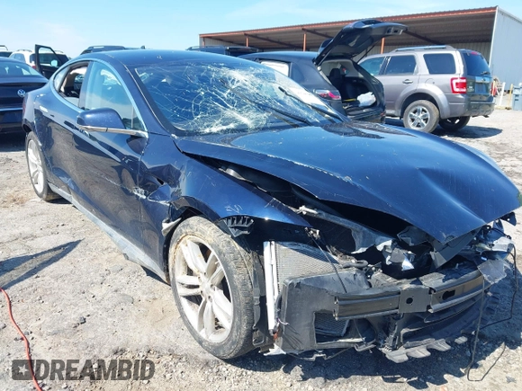 2014 Tesla Model S 60 с VIN 5YJSA1H14EFP44251, выставлен на аукционе IAAI как лот 42267250 с пробегом 60 560 миль миль и . История ставок и продаж доступна на DreamBid. Изображение 1.
