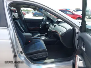 2011 Honda Crosstour EX z VIN 5J6TF1H35BL001611, wystawiony jako IAAI lot #42025245 z przebiegiem 162 681 mil mil oraz . Historia ofert i sprzedaży dostępna na DreamBid. Obrazek 5.