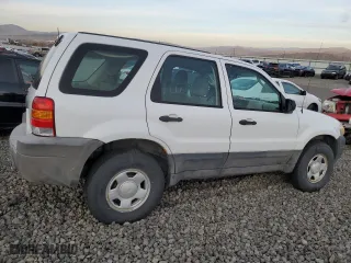 2007 Ford Escape XLS with VIN 1FMYU92Z37KA03346, listed as a Copart auction lot 84207824 with 181,969 mi miles and Clean Title. Bid and sale history available at carsss.com. Image 3.
