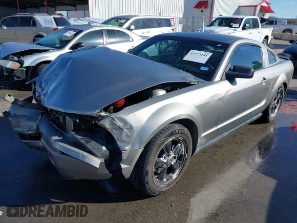 2008 Ford Mustang Deluxe with VIN 1ZVHT80N085170844, listed as a IAAI auction lot 41673185 with 274,392 mi miles. Bid and sale history available at carsss.com. Image 2.