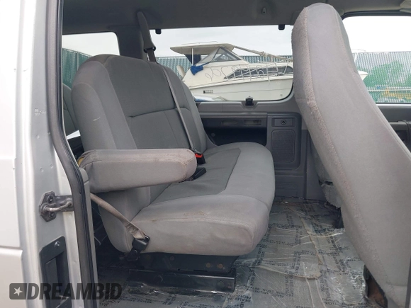 2008 Ford Econoline Passenger XL z VIN 1FBSS31L18DB21867, wystawiony jako IAAI lot #42199706 z przebiegiem Nie podano mil oraz . Historia ofert i sprzedaży dostępna na DreamBid. Obrazek 8.