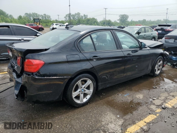 2013 BMW 3 Series 320i xDrive с VIN WBA3C3C5XDF980060, выставлен на аукционе Copart как лот 59775615 с пробегом 302 139 миль миль и Чистый • Clean title. История ставок и продаж доступна на DreamBid. Изображение 3.