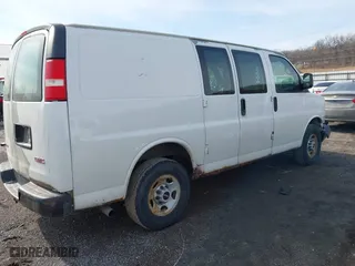 2009 GMC Savana Cargo Van with VIN 1GTGG25CX91115429, listed as a IAAI auction lot 41445132 with 119,195 mi miles. Bid and sale history available at carsss.com. Image 4.