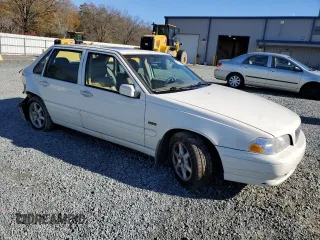 1998 Volvo S70 z VIN YV1LS5538W1465730, wystawiony jako Copart lot #84165414 z przebiegiem 182 073 mil mil oraz Szkody całkowita. Historia ofert i sprzedaży dostępna na DreamBid. Obrazek 4.