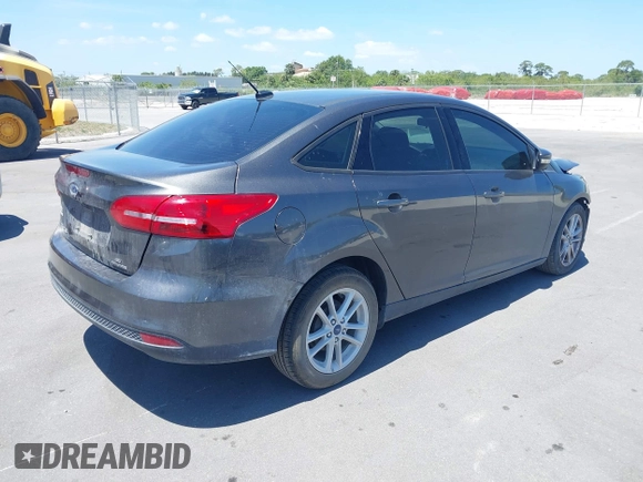 2016 Ford Focus SE z VIN 1FADP3F25GL338158, wystawiony jako IAAI lot #39234785 z przebiegiem 77 333 mil mil oraz . Historia ofert i sprzedaży dostępna na DreamBid. Obrazek 4.