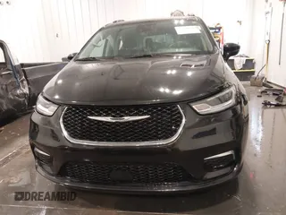 2022 Chrysler Pacifica Touring L with VIN 2C4RC1BG0NR170029, listed as a IAAI auction lot 41890660 with 88,121 mi miles and . Bid and sale history available at DreamBid. Image 12.