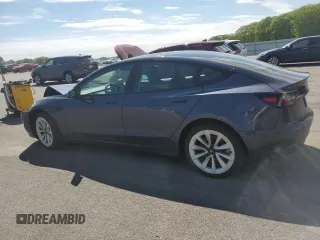 2022 Tesla Model 3 z VIN 5YJ3E1EA9NF371236, wystawiony jako Copart lot #56583855 z przebiegiem 58 162 mil mil oraz Szkoda całkowita • Salvage title. Historia ofert i sprzedaży dostępna na DreamBid. Obrazek 2.