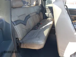 2002 GMC Sierra 1500 SLE with VIN 2GTEC19T721257163, listed as a IAAI auction lot 42049468 with 274,249 mi miles and . Bid and sale history available at DreamBid. Image 8.