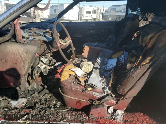 1977 Lincoln Continental с VIN 7Y89S829453, выставлен на аукционе Copart как лот 89298145 с пробегом Не указан миль и На запчасти • Non repairable. История ставок и продаж доступна на DreamBid. Изображение 7.
