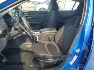 2024 Nissan Sentra SV z VIN 3N1AB8CV0RY374540, wystawiony jako Copart lot #58335065 z przebiegiem 16 054 mil mil oraz Czysty tytuł • Clean title. Historia ofert i sprzedaży dostępna na DreamBid. Obrazek 7.