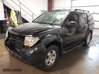 2005 Nissan Pathfinder LE with VIN 5N1AR18W85C766004, listed as a IAAI auction lot 41727909 with 197,926 mi miles. Bid and sale history available at carsss.com. Image 2.