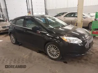 2016 Ford Focus Electric с VIN 1FADP3R41GL363586, выставлен на аукционе IAAI как лот 41518253 с пробегом 36 884 миль миль и . История ставок и продаж доступна на DreamBid. Изображение 1.
