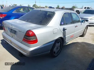1998 Mercedes-Benz C с VIN WDBHA33G8WF744587, выставлен на аукционе IAAI как лот 42682845 с пробегом 271 027 миль миль и . История ставок и продаж доступна на DreamBid. Изображение 4.