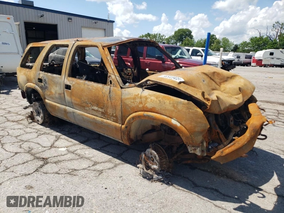 2004 Chevrolet Blazer LS z VIN 1GNDT13X24K141323, wystawiony jako Copart lot #56503905 z przebiegiem Nie podano mil oraz Nie do naprawy • Non repairable. Historia ofert i sprzedaży dostępna na DreamBid. Obrazek 4.