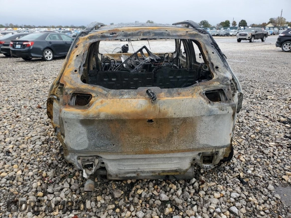 2016 Jeep Cherokee Altitude with VIN 1C4PJLCB1GW165685, listed as a Copart auction lot 86119524 with 0 mi miles and Non Repairable. Bid and sale history available at carsss.com. Image 6.