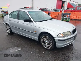 2001 BMW 3 Series 330i with VIN WBAAV53441FJ64705, listed as a IAAI auction lot 41632831 with 211,862 mi miles. Bid and sale history available at carsss.com. Image 1.