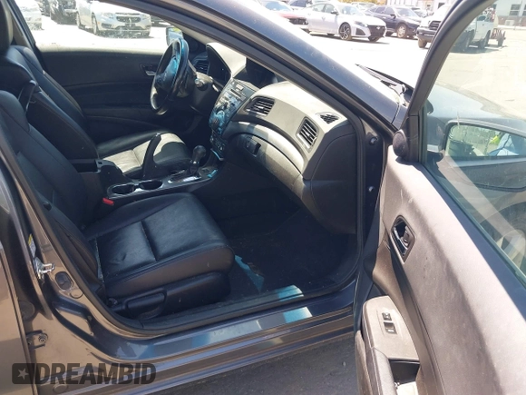 2013 Acura ILX Tech Pkg with VIN 19VDE1F7XDE007976, listed as a IAAI auction lot 42052098 with 119,494 mi miles. Bid and sale history available at carsss.com. Image 5.