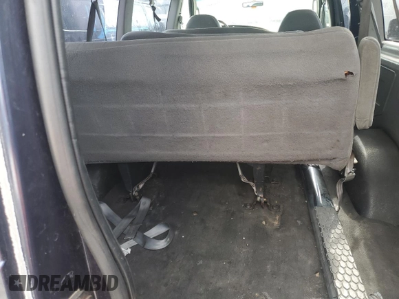 2003 Ford Econoline Passenger XL с VIN 1FBSS31L43HB78873, выставлен на аукционе Copart как лот 53354665 с пробегом 271 466 миль миль и Списание • Salvage title. История ставок и продаж доступна на DreamBid. Изображение 10.
