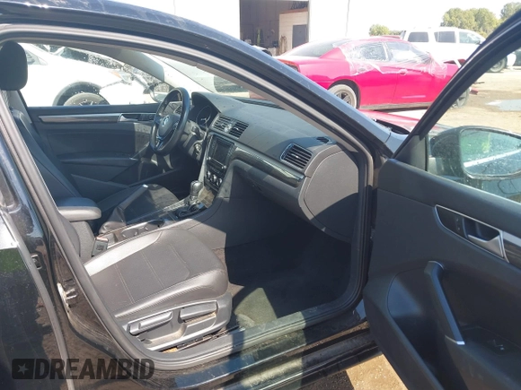 2016 Volkswagen Passat SE z VIN 1VWBT7A39GC033702, wystawiony jako IAAI lot #40547421 z przebiegiem 122 206 mil mil oraz . Historia ofert i sprzedaży dostępna na DreamBid. Obrazek 5.