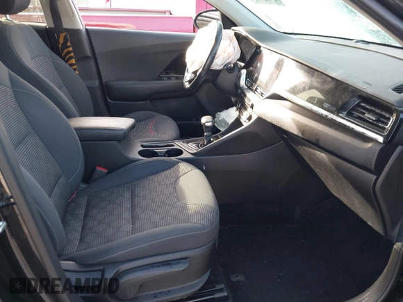 2020 Kia Niro LXS with VIN KNDCB3LC2L5422695, listed as a IAAI auction lot 41881263 with 77,197 mi miles. Bid and sale history available at carsss.com. Image 5.
