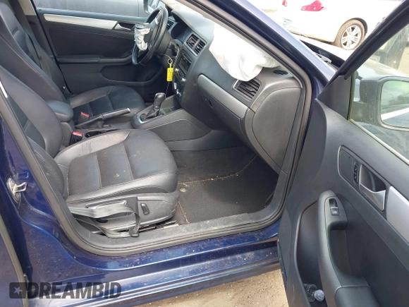2013 Volkswagen Jetta SE with VIN 3VWDP7AJ7DM385781, listed as a IAAI auction lot 42160368 with 95,550 mi miles and . Bid and sale history available at DreamBid. Image 5.
