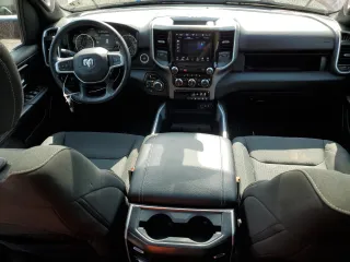 2022 Ram 1500 Big Horn z VIN 1C6RRFFGXNN296442, wystawiony jako Copart lot #64558045 z przebiegiem 33 925 mil mil oraz Szkoda całkowita • Salvage title. Historia ofert i sprzedaży dostępna na DreamBid. Obrazek 8.