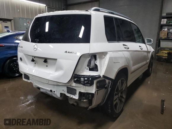 2015 Mercedes-Benz GLK 350 with VIN WDCGG8JB3FG388764, listed as a Copart auction lot 39573334 with 62,837 mi miles and . Bid and sale history available at DreamBid. Image 3.