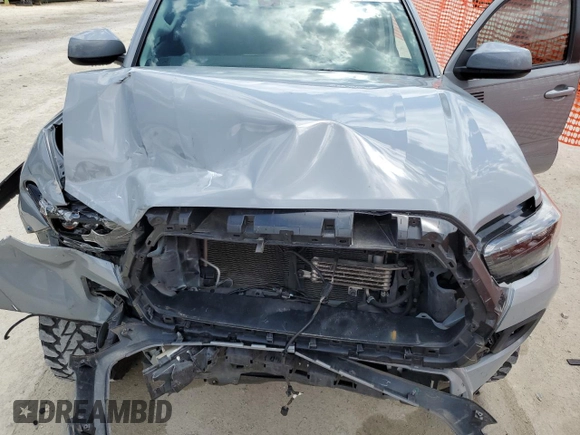 2020 Toyota Tacoma SR5 z VIN 3TMAZ5CN0LM115004, wystawiony jako Copart lot #55343295 z przebiegiem 82 865 mil mil oraz Nie do naprawy • Non repairable. Historia ofert i sprzedaży dostępna na DreamBid. Obrazek 11.