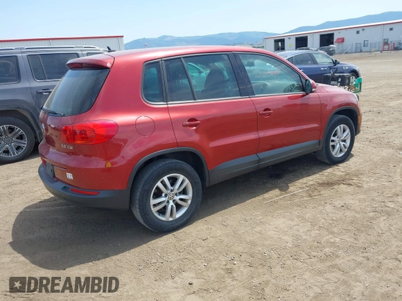 2012 Volkswagen Tiguan LE z VIN WVGAV7AX5CW097459, wystawiony jako IAAI lot #42526659 z przebiegiem 158 634 mil mil oraz . Historia ofert i sprzedaży dostępna na DreamBid. Obrazek 4.