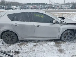 2011 Mazda 3 S Grand Touring z VIN JM1BL1M67B1417049, wystawiony jako IAAI lot #41628411 z przebiegiem 178 790 mil mil oraz . Historia ofert i sprzedaży dostępna na DreamBid. Obrazek 14.