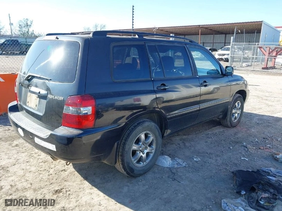 2006 Toyota Highlander w/3rd Row with VIN JTEDP21A560107601, listed as a IAAI auction lot 41306059 with 223,510 mi miles. Bid and sale history available at carsss.com. Image 4.