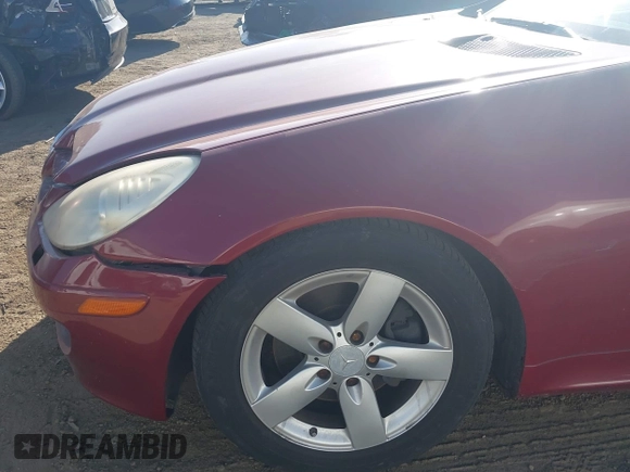 2008 Mercedes-Benz SLK-Class 3.0L with VIN WDBWK54F28F183800, listed as a IAAI auction lot 40371974 with Not Provided miles. Bid and sale history available at carsss.com. Image 6.