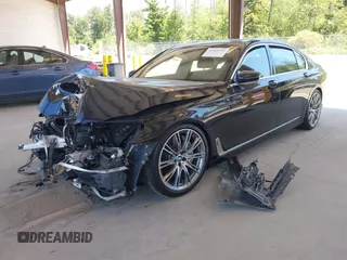 2017 BMW 7 Series 750i z VIN WBA7F0C59HGM21185, wystawiony jako IAAI lot #42360146 z przebiegiem Nie podano mil oraz . Historia ofert i sprzedaży dostępna na DreamBid. Obrazek 18.